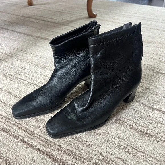 Stuart Weitzman vintage black leather low heel ankle boots - Picture 4 of 5